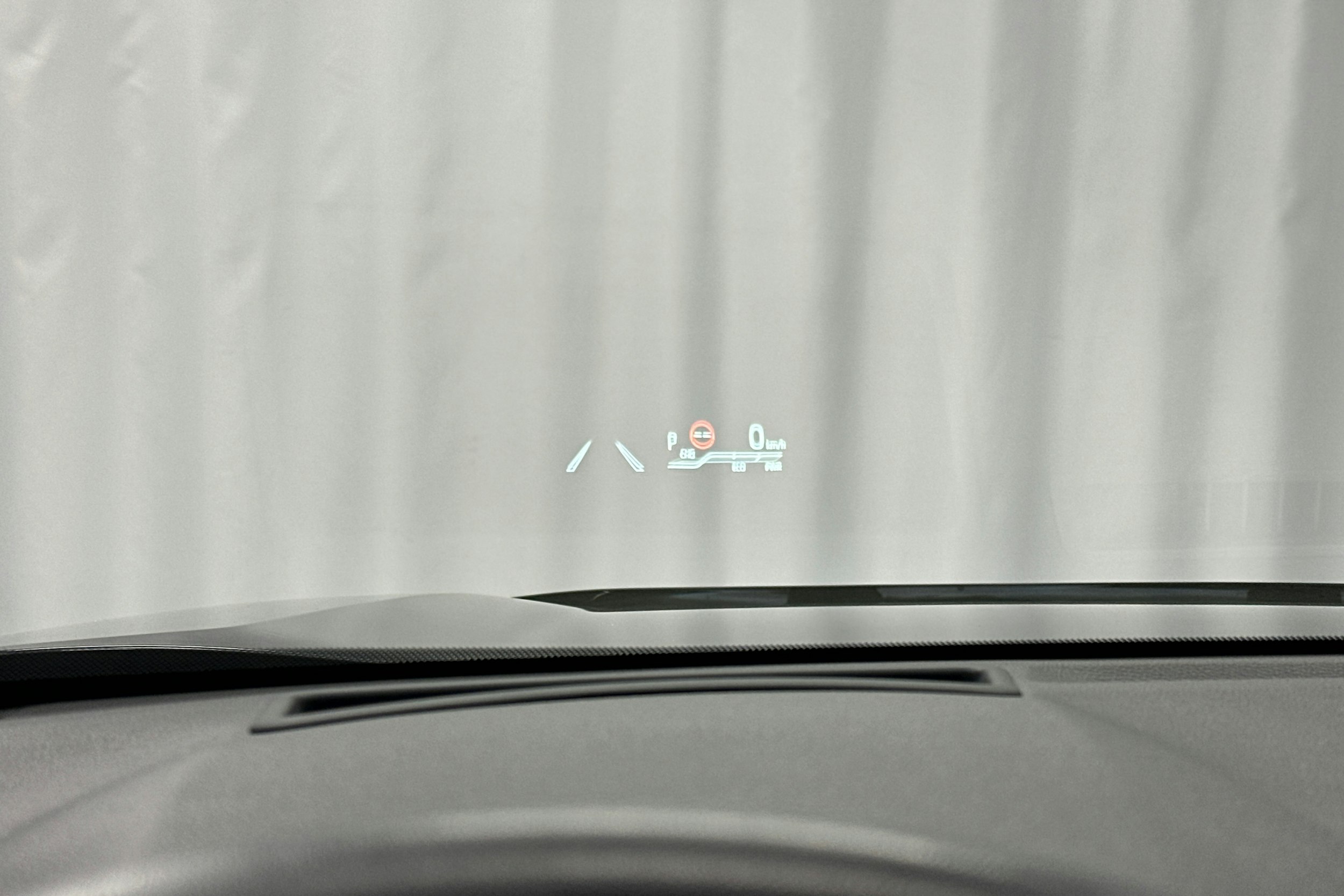 harmaa Toyota RAV4 Plug-in 2024 kuva 18.