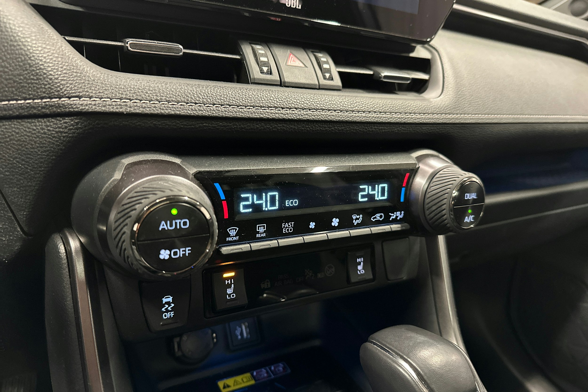 harmaa Toyota RAV4 Plug-in 2024 kuva 23.