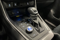 harmaa Toyota RAV4 Plug-in 2024 kuva 24.