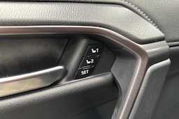 harmaa Toyota RAV4 Plug-in 2024 kuva 27.