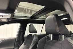 harmaa Toyota RAV4 Plug-in 2024 kuva 28.