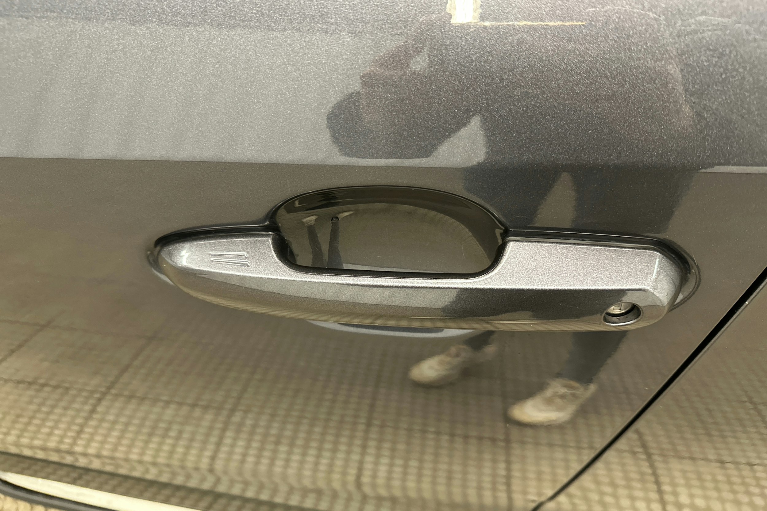 harmaa Toyota RAV4 Plug-in 2024 kuva 33.