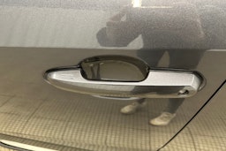 harmaa Toyota RAV4 Plug-in 2024 kuva 33.