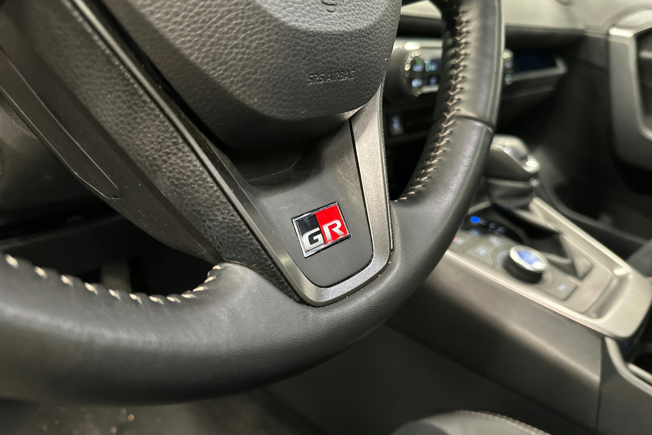 harmaa Toyota RAV4 Plug-in 2024 kuva 35.