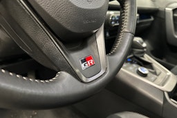 harmaa Toyota RAV4 Plug-in 2024 kuva 35.