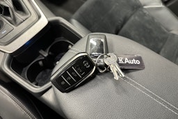 harmaa Toyota RAV4 Plug-in 2024 kuva 36.