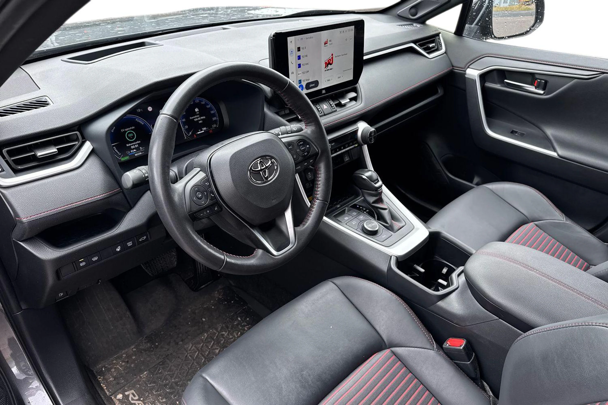 harmaa Toyota RAV4 Plug-in 2024 kuva 3.