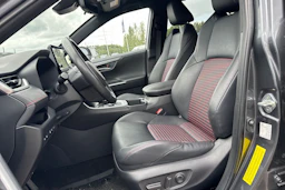 harmaa Toyota RAV4 Plug-in 2024 kuva 4.