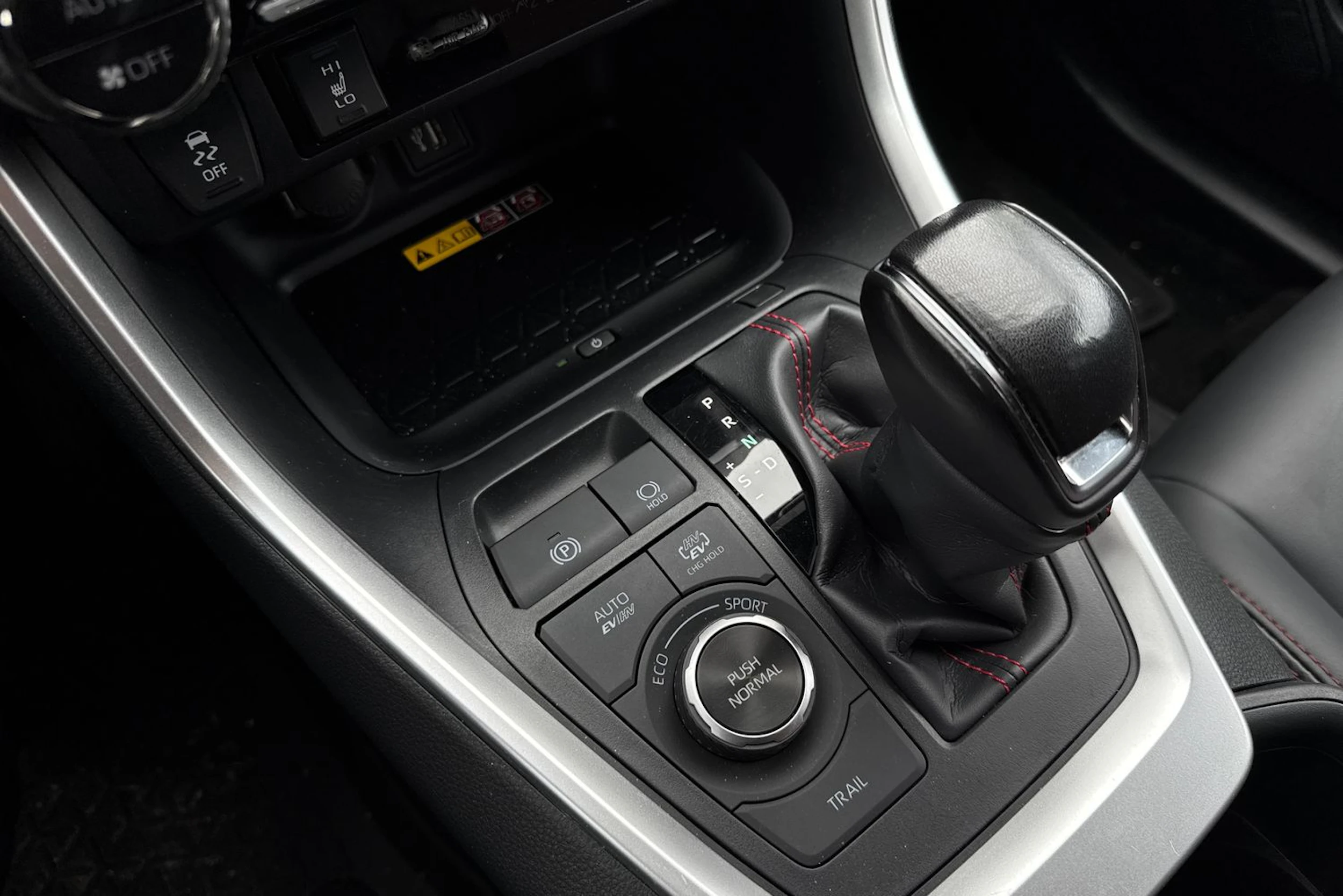 harmaa Toyota RAV4 Plug-in 2024 kuva 11.