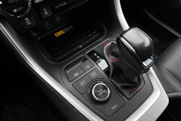harmaa Toyota RAV4 Plug-in 2024 kuva 11.