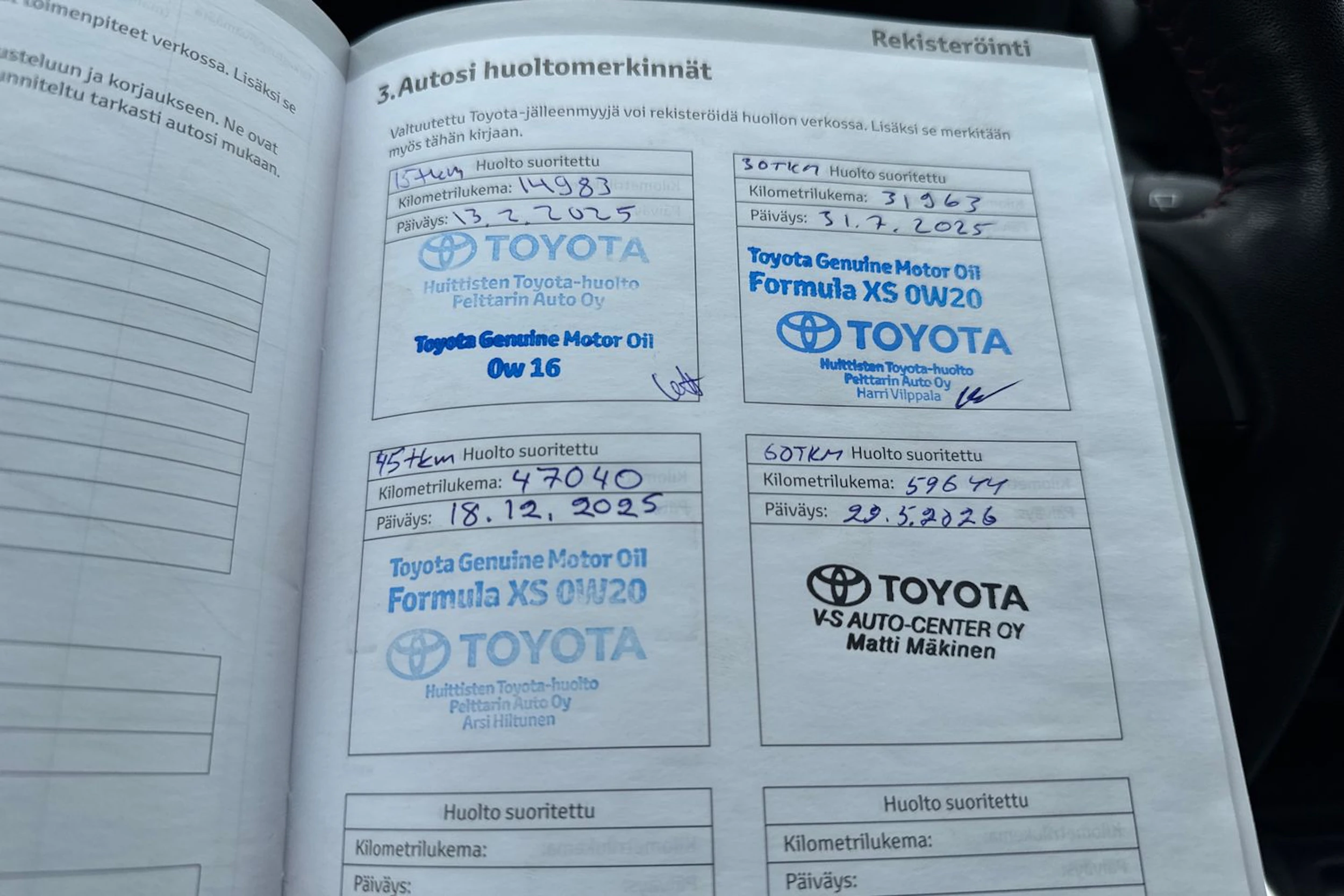 harmaa Toyota RAV4 Plug-in 2024 kuva 14.