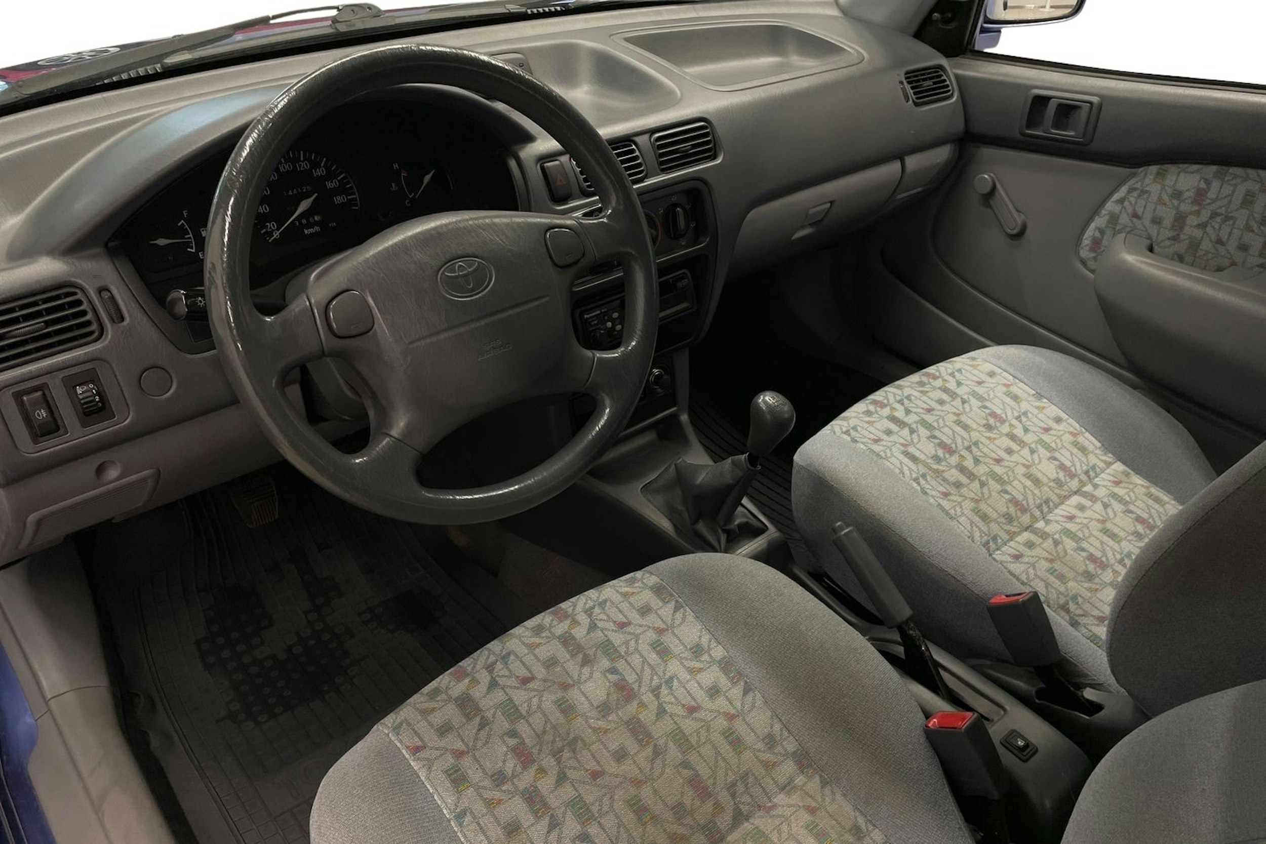 sininen Toyota Starlet 1998 kuva 7.