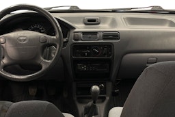 sininen Toyota Starlet 1998 kuva 9.