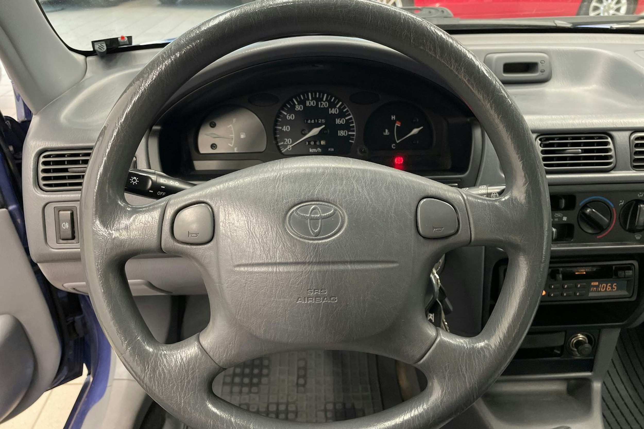 sininen Toyota Starlet 1998 kuva 14.