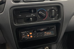 sininen Toyota Starlet 1998 kuva 16.