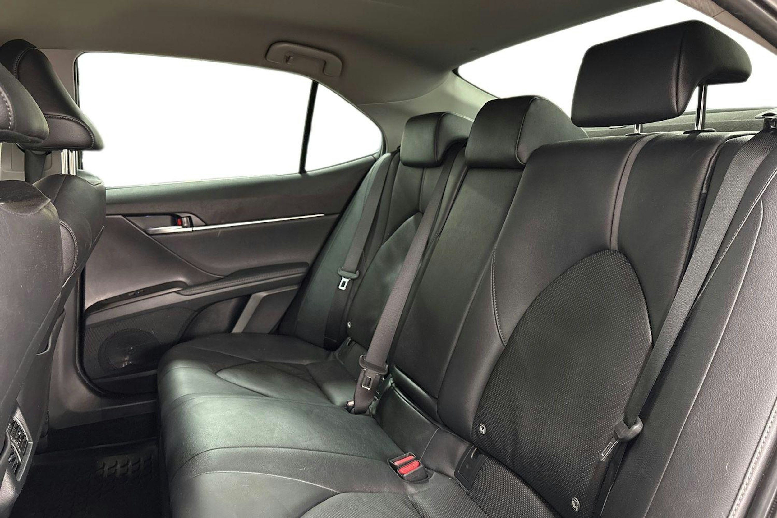 Valkoinen Toyota TOYOTA CAMRY 2023 kuva 8.