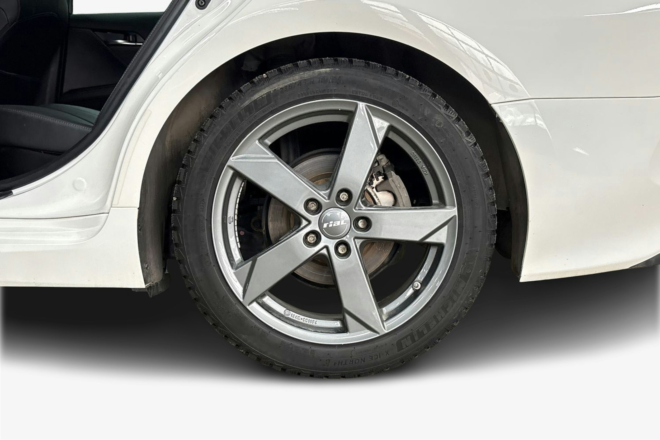 Valkoinen Toyota TOYOTA CAMRY 2023 kuva 9.