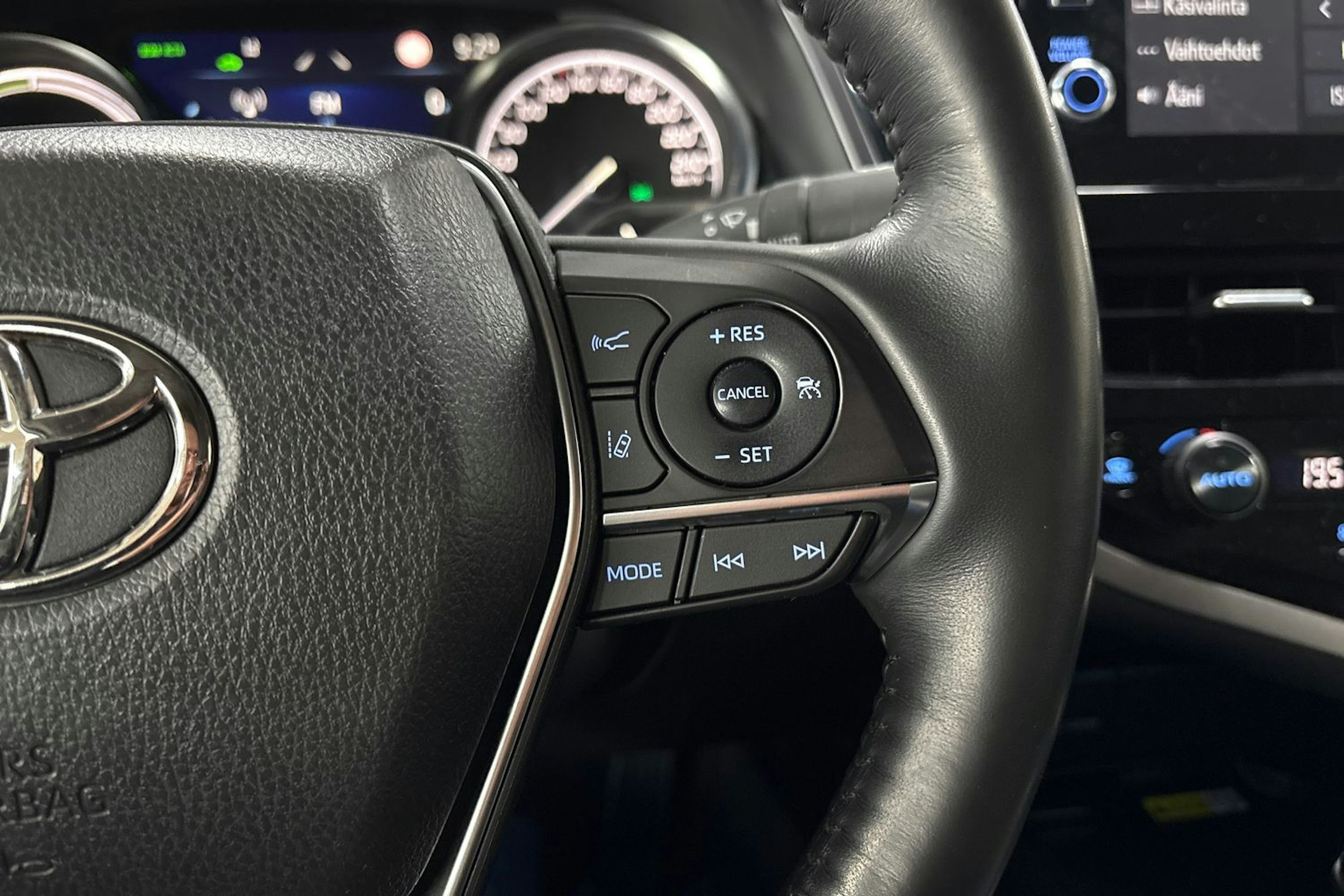 Valkoinen Toyota TOYOTA CAMRY 2023 kuva 14.