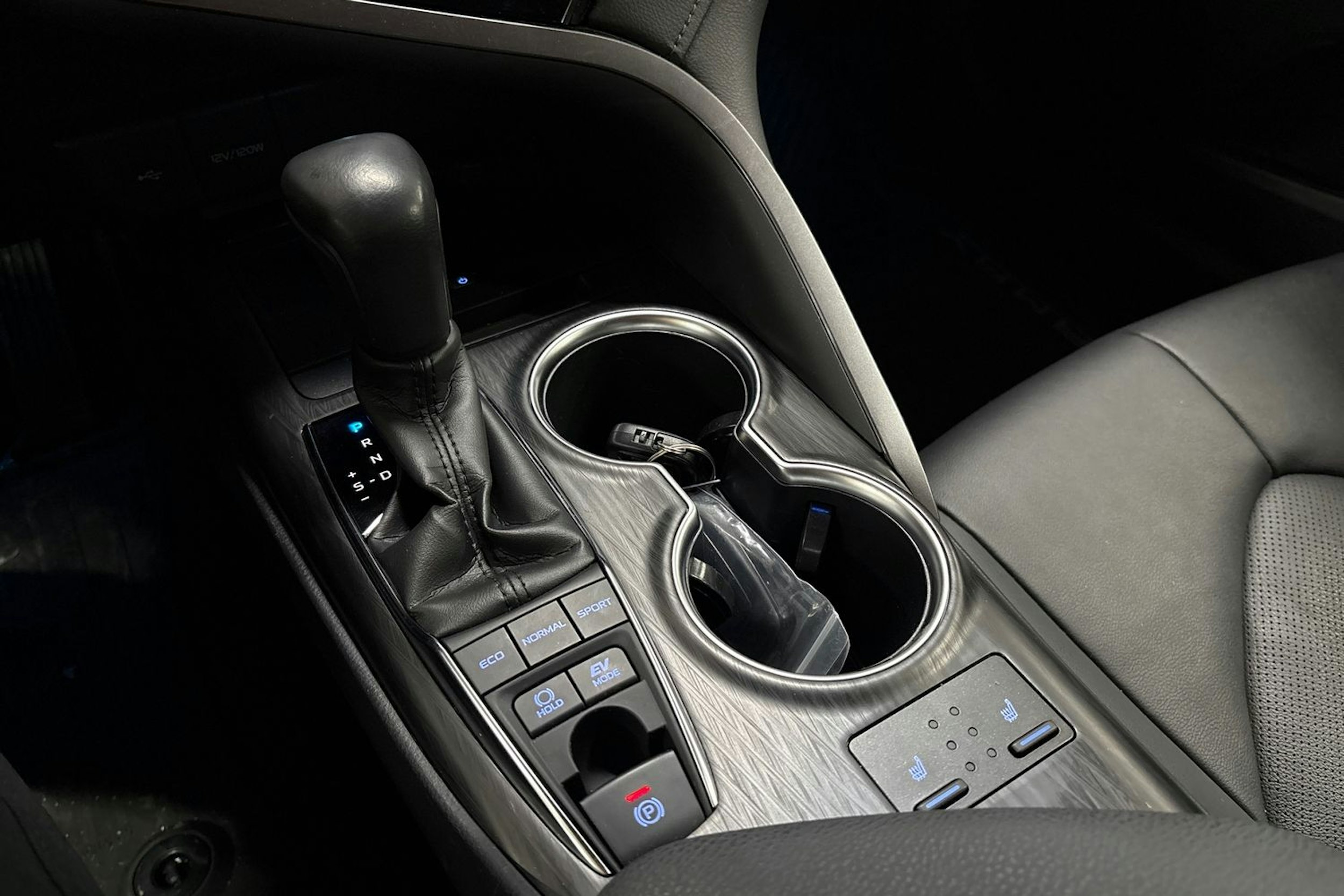 Valkoinen Toyota TOYOTA CAMRY 2023 kuva 20.