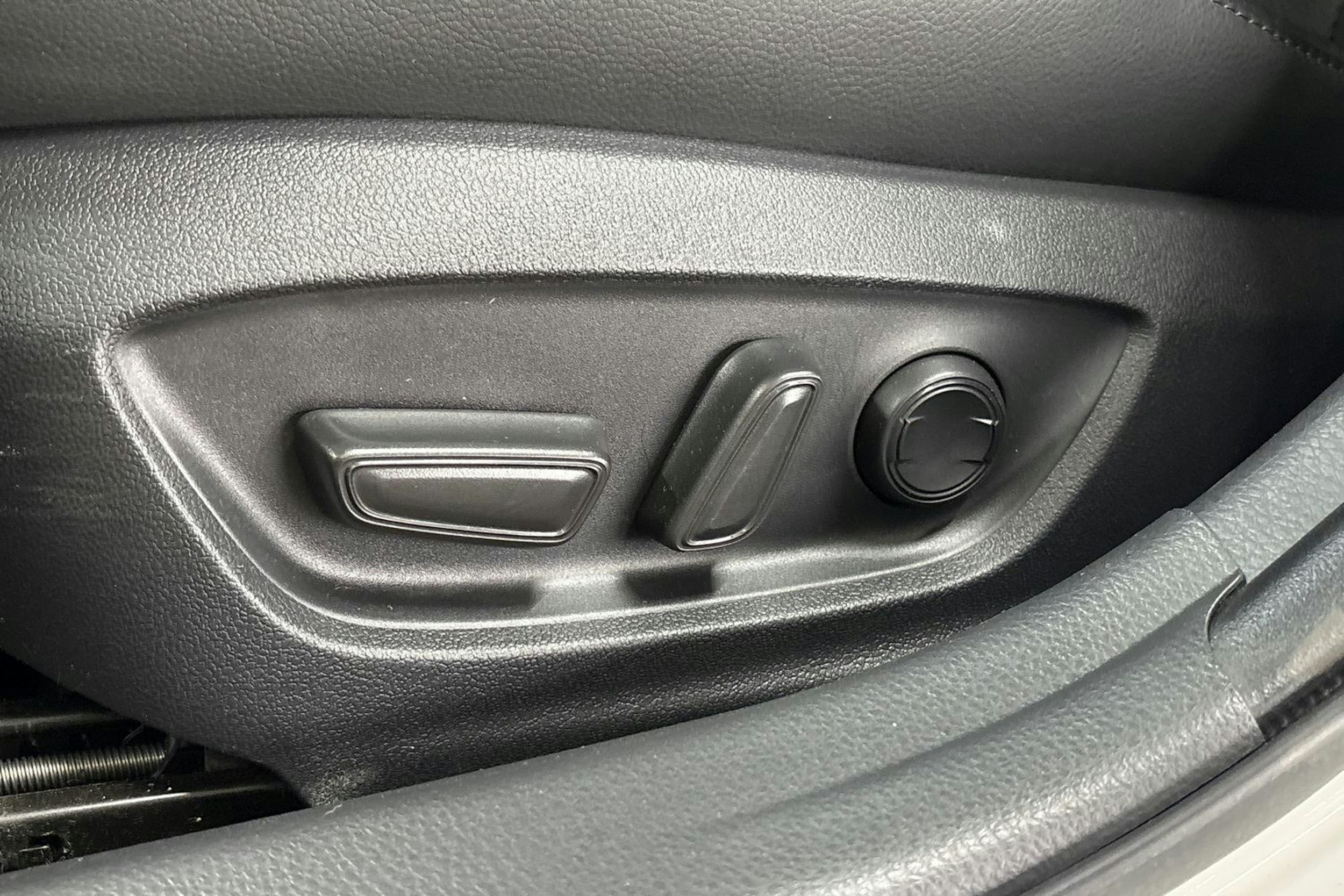 Valkoinen Toyota TOYOTA CAMRY 2023 kuva 23.