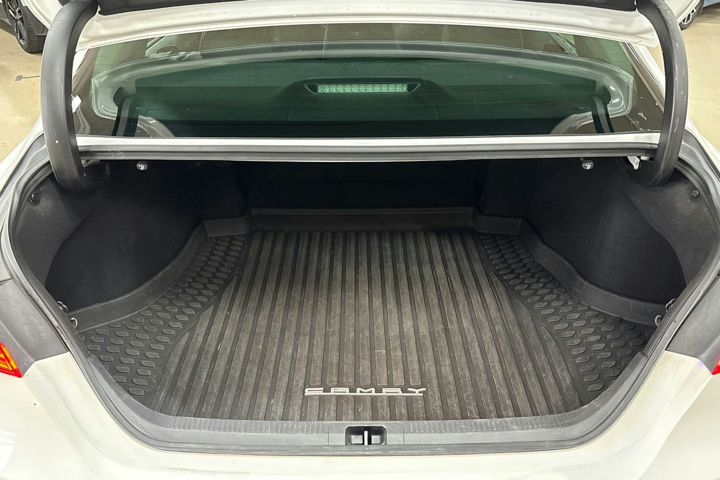 Valkoinen Toyota TOYOTA CAMRY 2023 kuva 24.