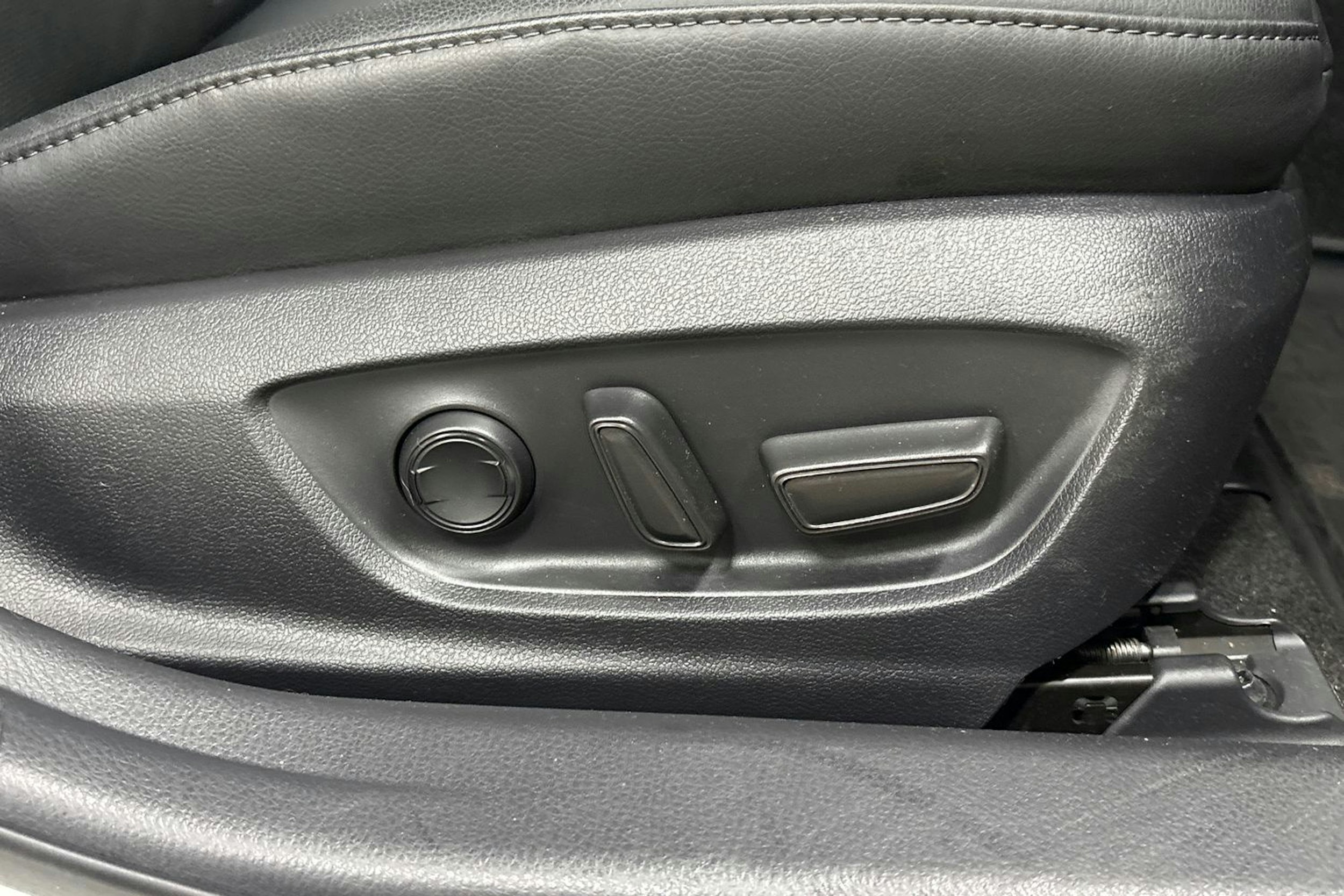 Valkoinen Toyota TOYOTA CAMRY 2023 kuva 25.