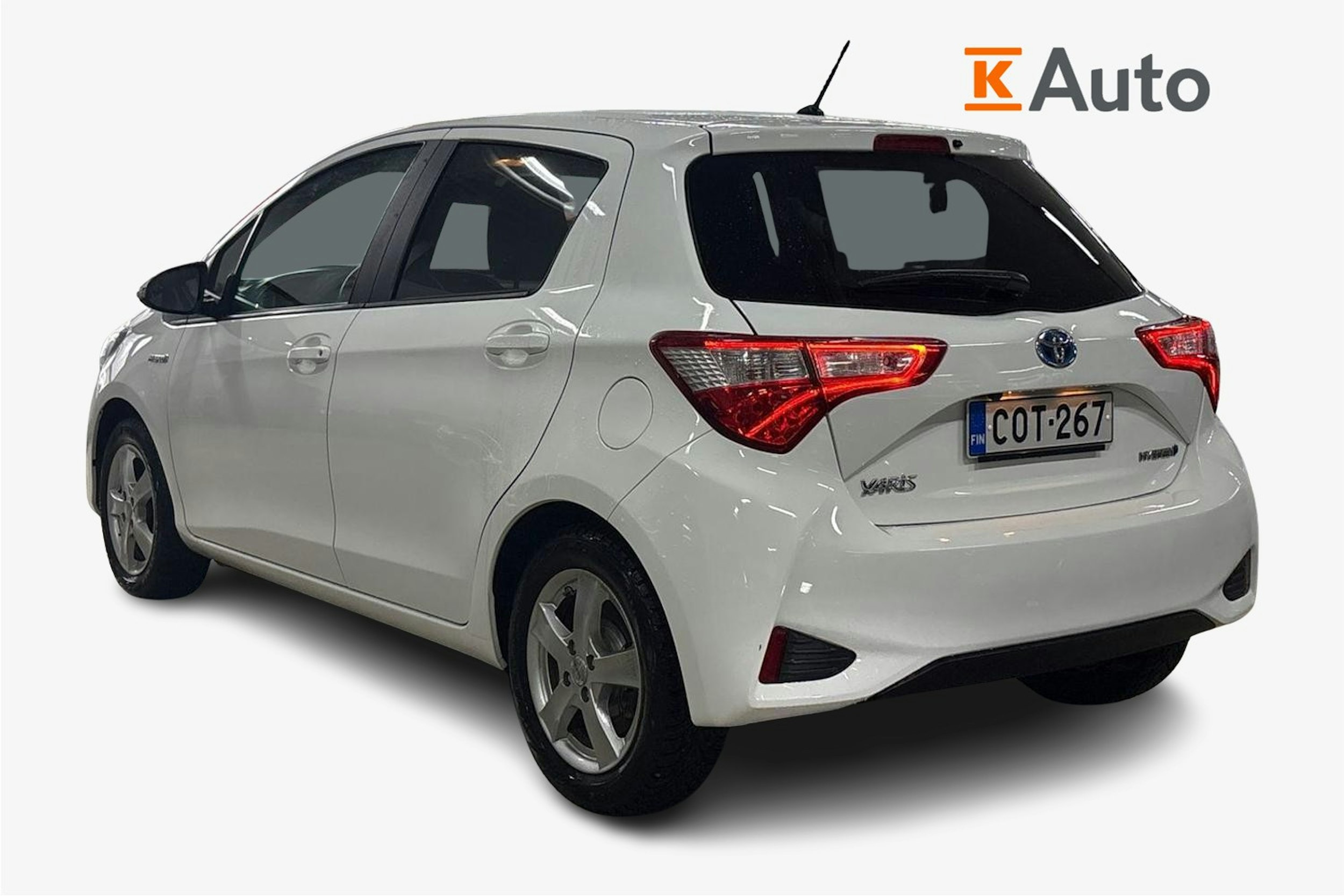 Valkoinen Toyota TOYOTA YARIS HYBRID 2020 kuva 2.