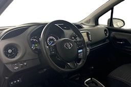 Valkoinen Toyota TOYOTA YARIS HYBRID 2020 kuva 3.