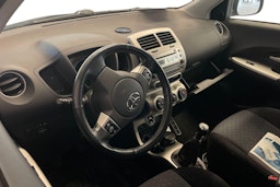 violetti Toyota Urban Cruiser 2009 kuva 3.