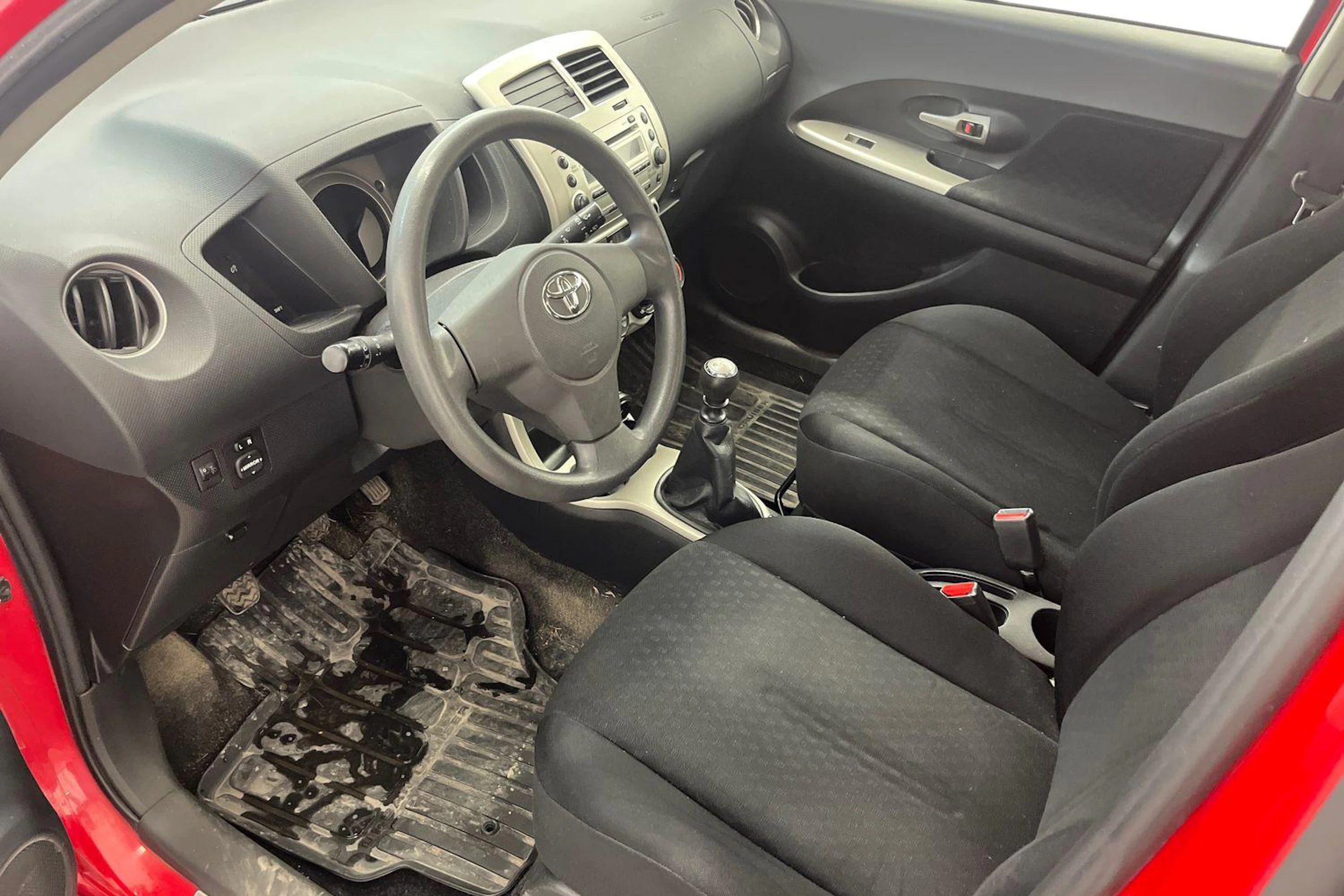 Punainen Toyota Urban Cruiser 2009 kuva 8.