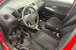 Punainen Toyota Urban Cruiser 2009 kuva 8.