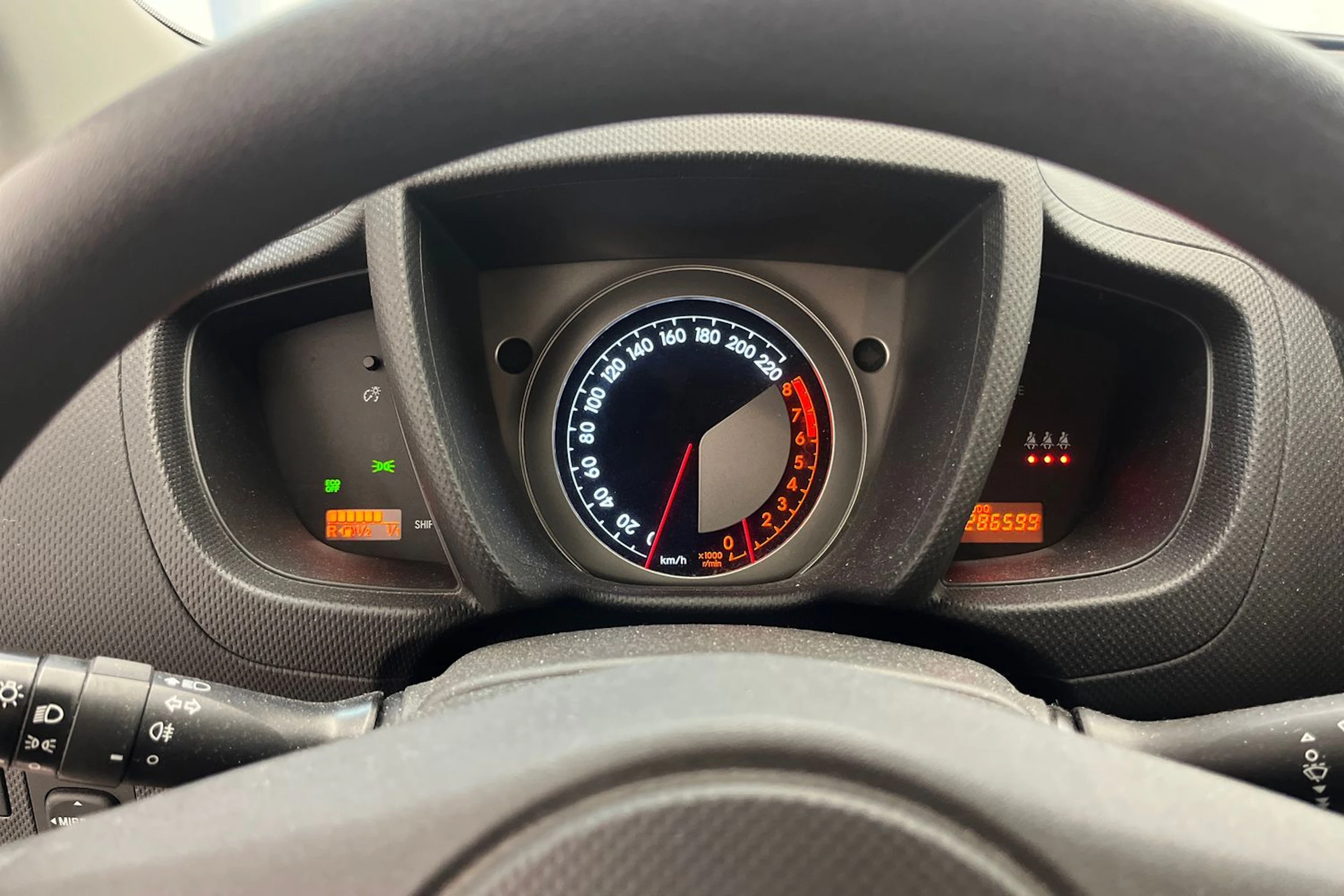 Punainen Toyota Urban Cruiser 2009 kuva 15.