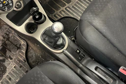 Punainen Toyota Urban Cruiser 2009 kuva 18.