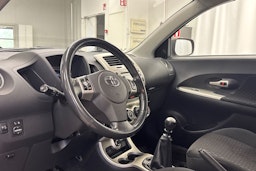Punainen Toyota Urban Cruiser 2010 kuva 6.