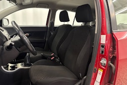 Punainen Toyota Urban Cruiser 2010 kuva 9.
