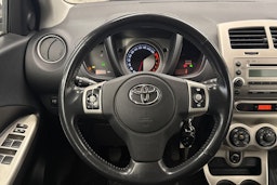 Punainen Toyota Urban Cruiser 2010 kuva 11.