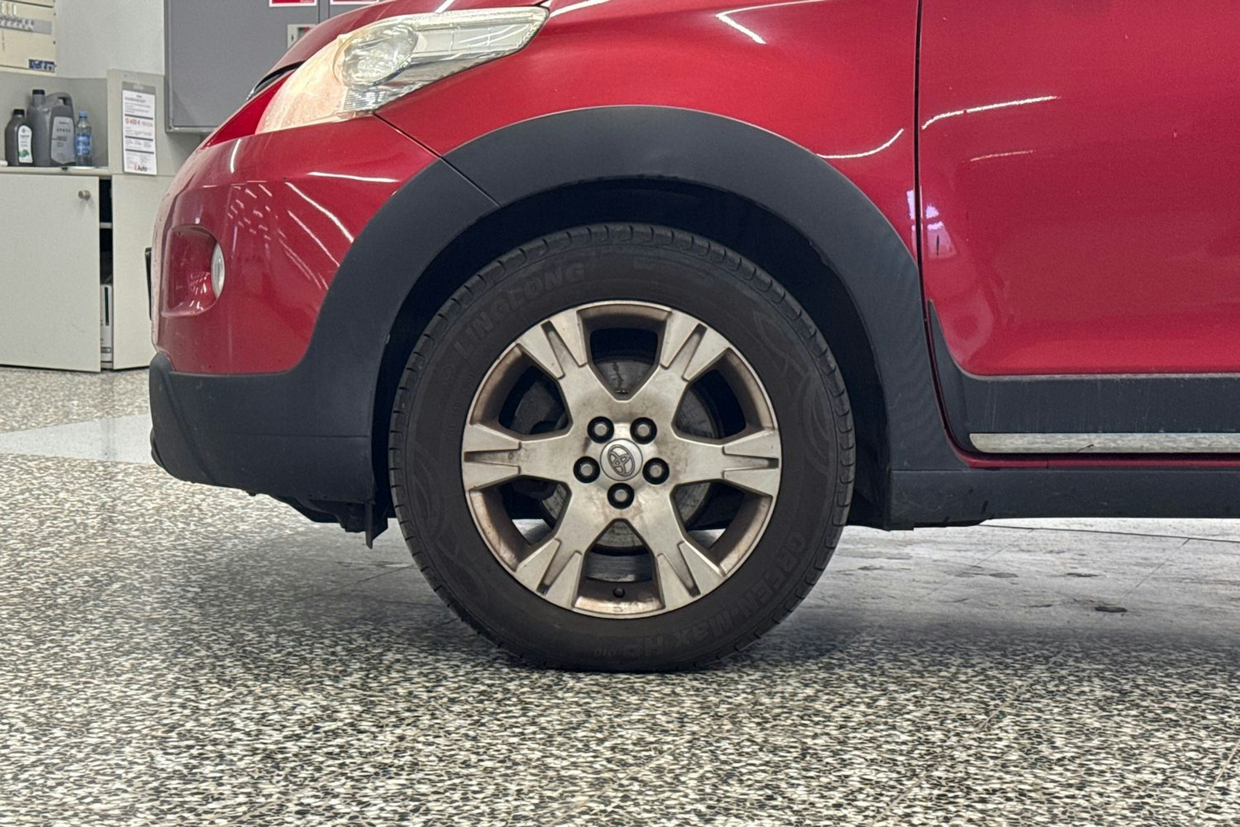 Punainen Toyota Urban Cruiser 2010 kuva 26.