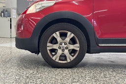 Punainen Toyota Urban Cruiser 2010 kuva 26.