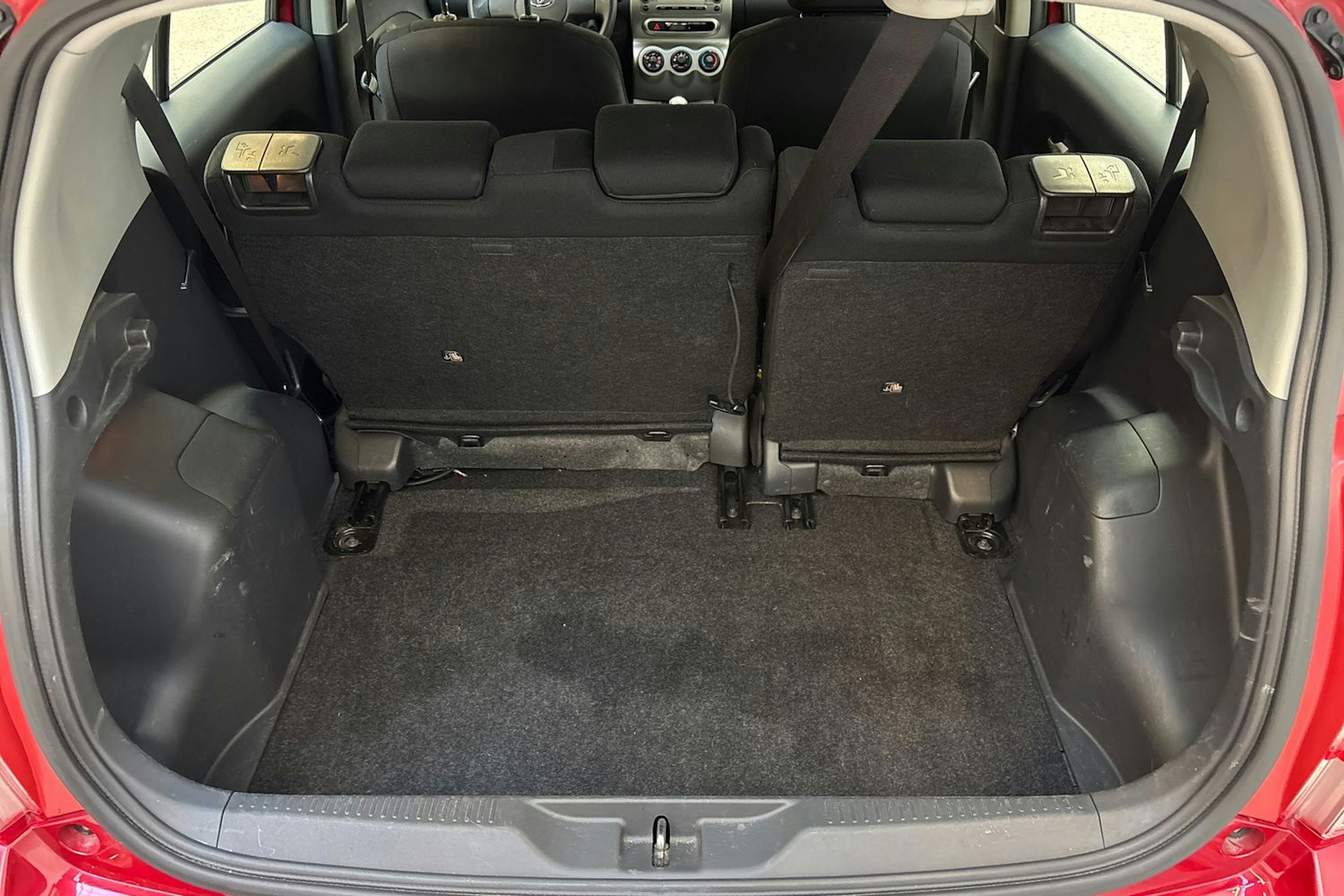 Punainen Toyota Urban Cruiser 2010 kuva 15.