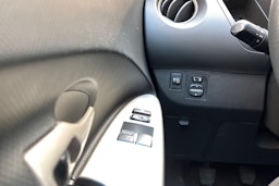 Punainen Toyota Urban Cruiser 2010 kuva 16.