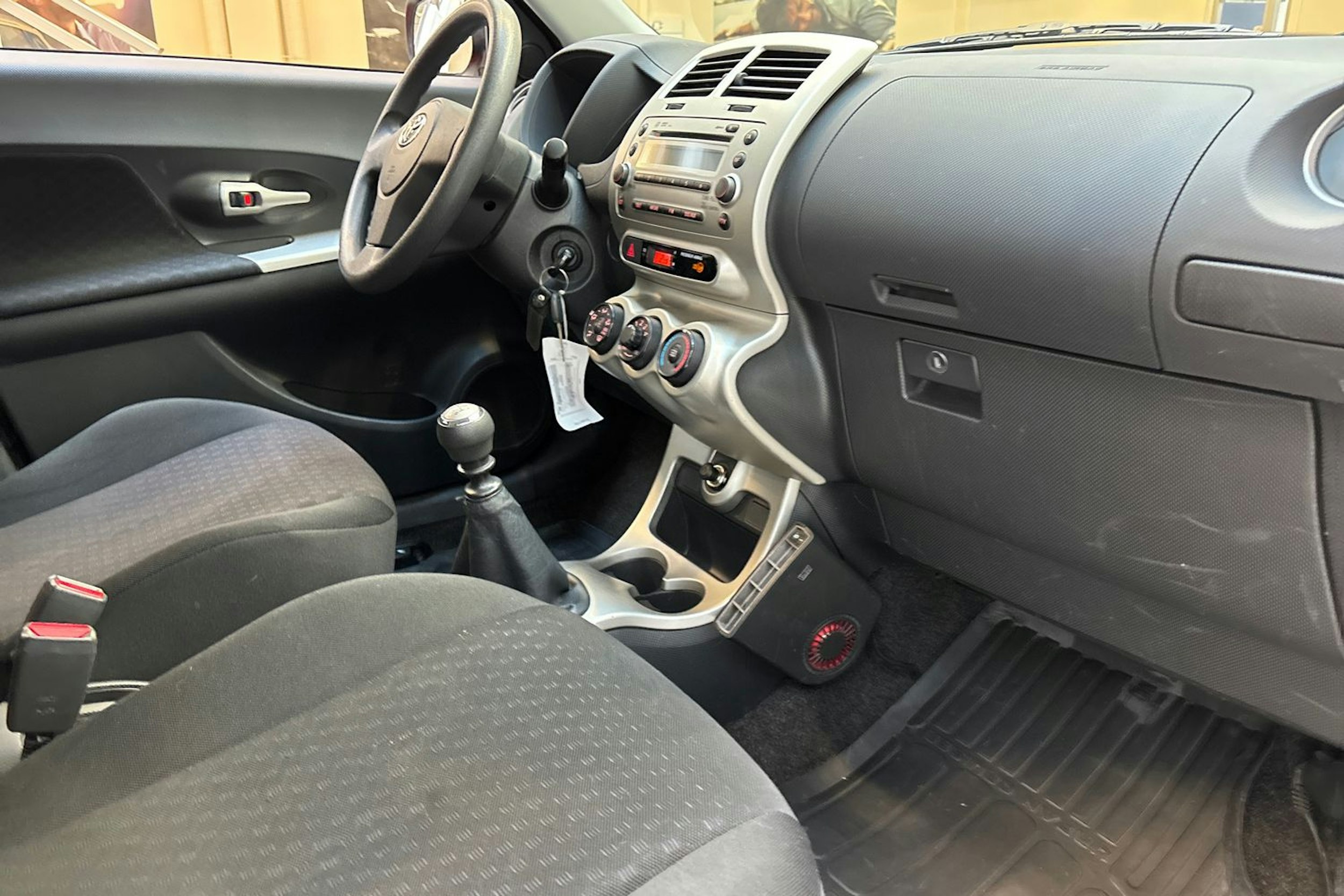 Punainen Toyota Urban Cruiser 2010 kuva 21.