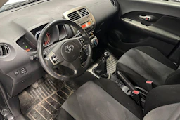 musta Toyota Urban Cruiser 2012 kuva 3.