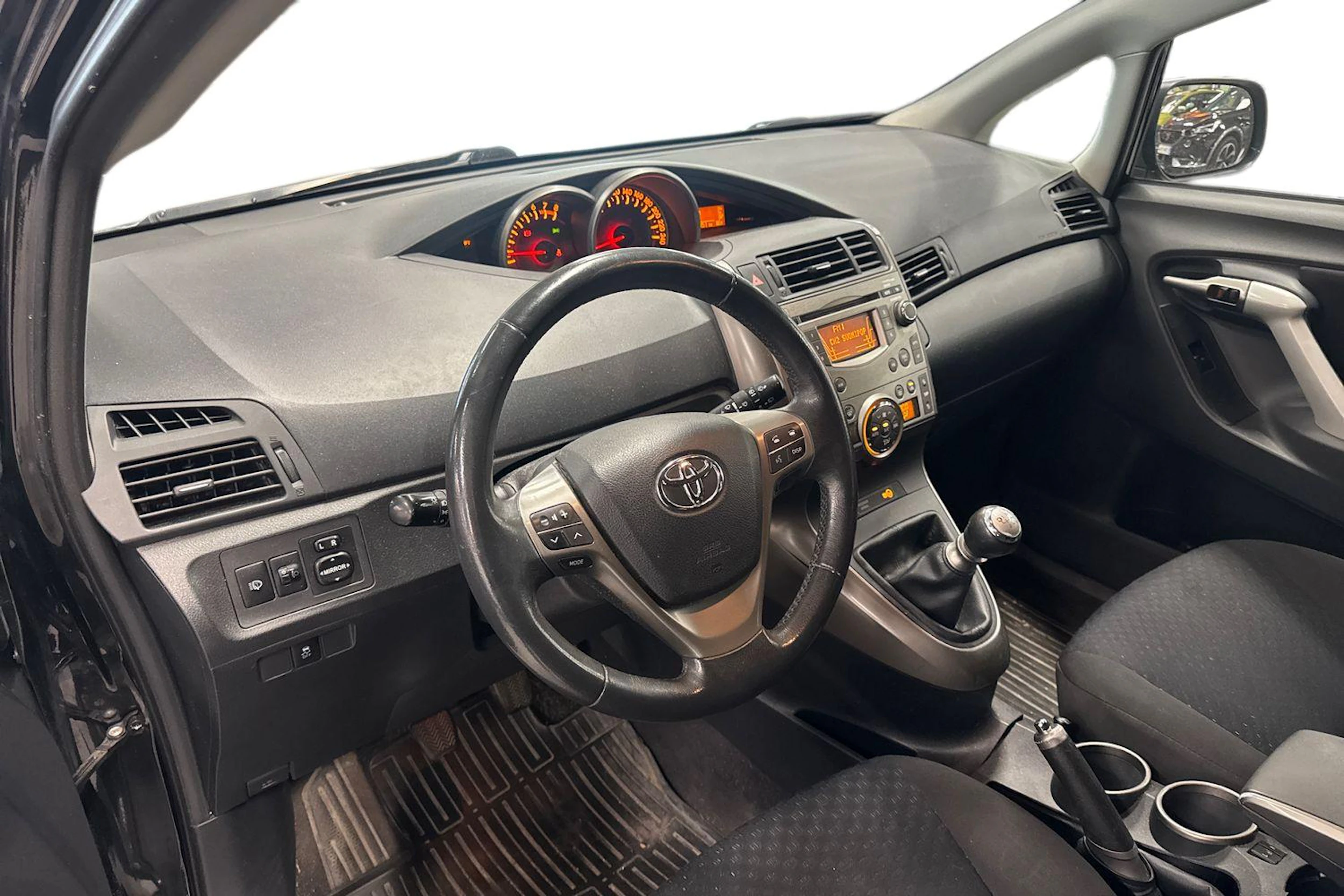 musta Toyota Verso 2009 kuva 3.