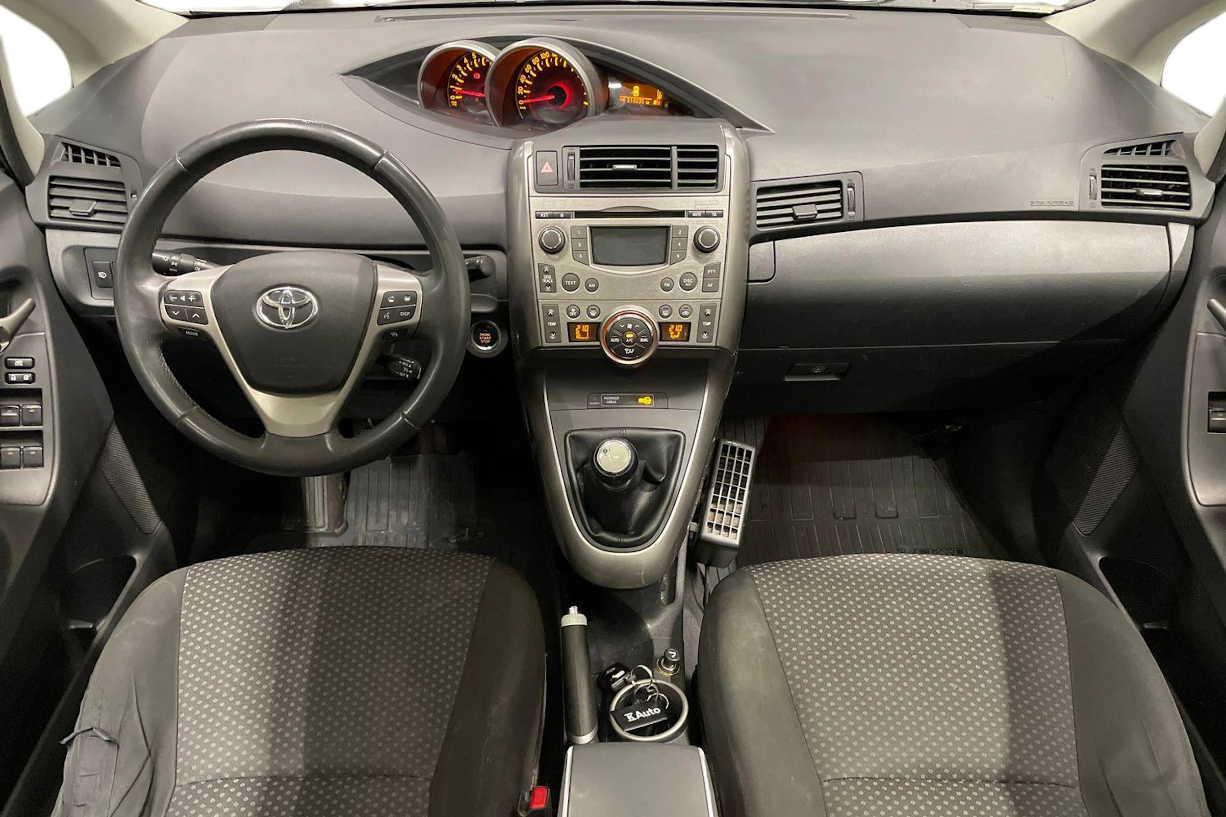 hopea Toyota Verso 2009 kuva 7.