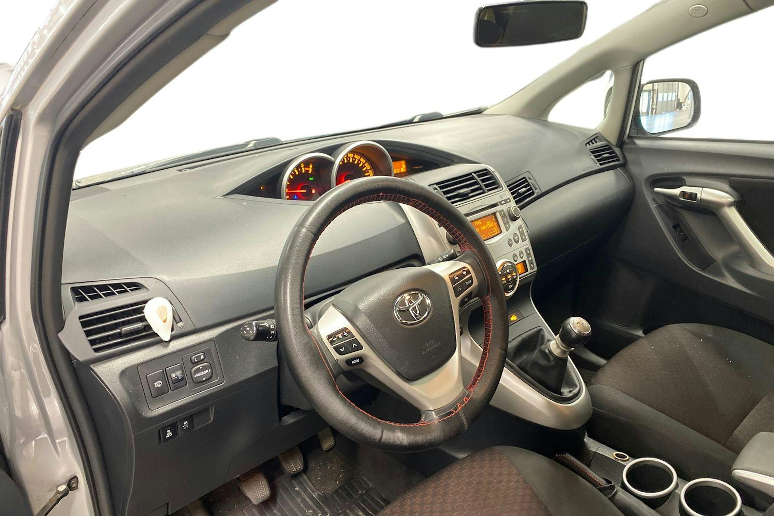 hopea Toyota Verso 2010 kuva 3.