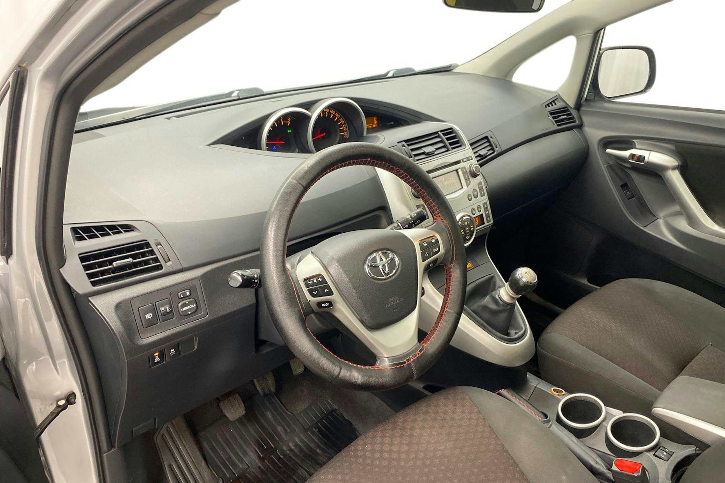 hopea Toyota Verso 2010 kuva 7.