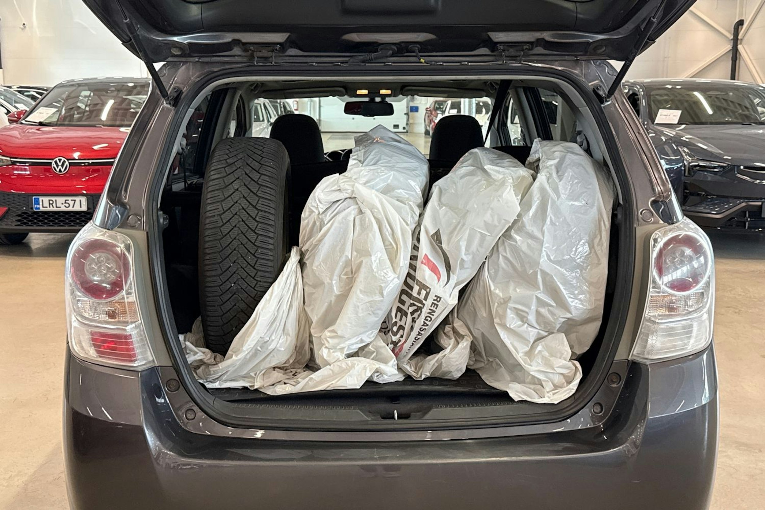 harmaa Toyota Verso 2010 kuva 14.