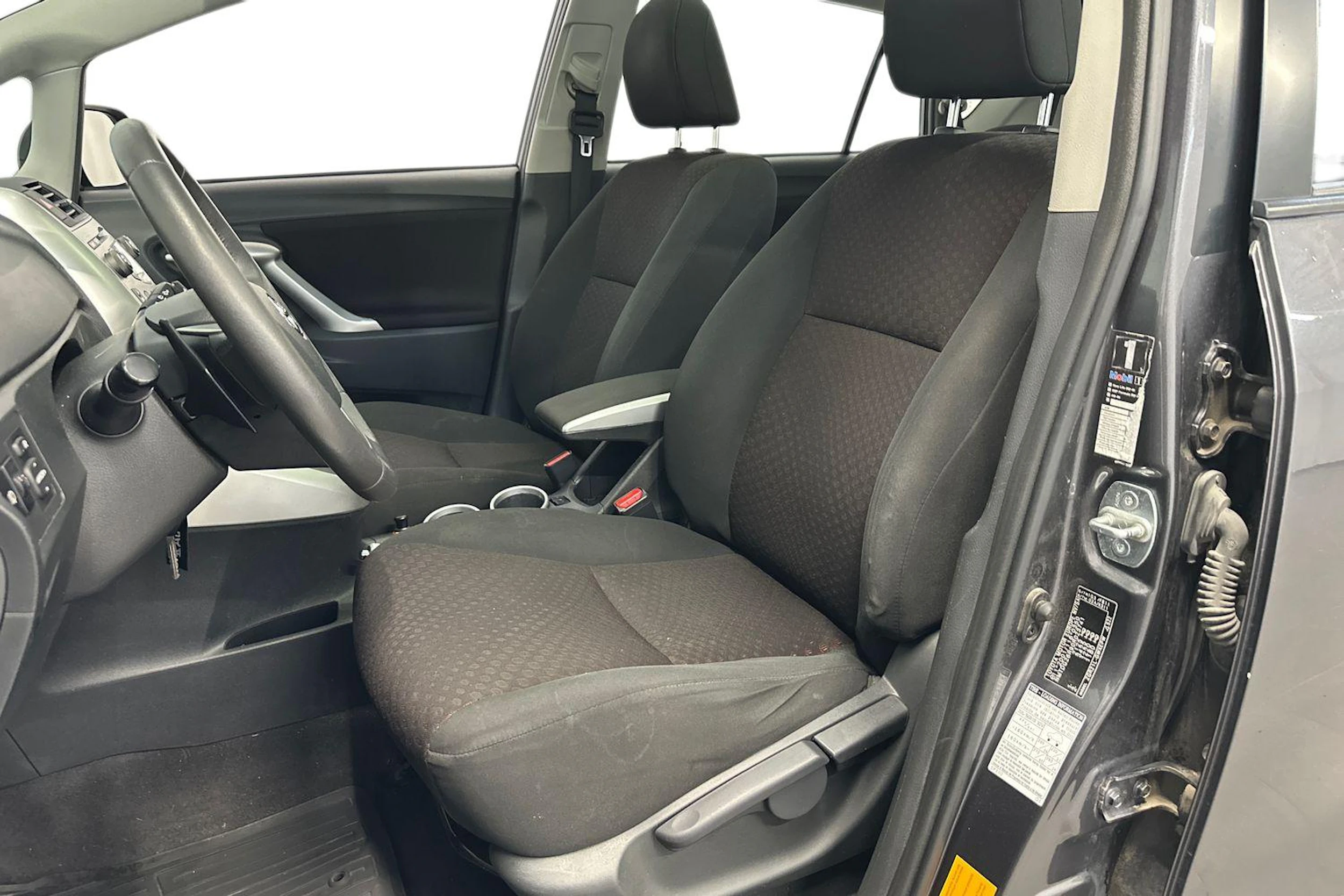 harmaa Toyota Verso 2011 kuva 7.