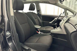 harmaa Toyota Verso 2011 kuva 11.