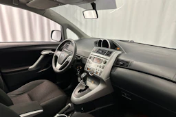 harmaa Toyota Verso 2011 kuva 12.